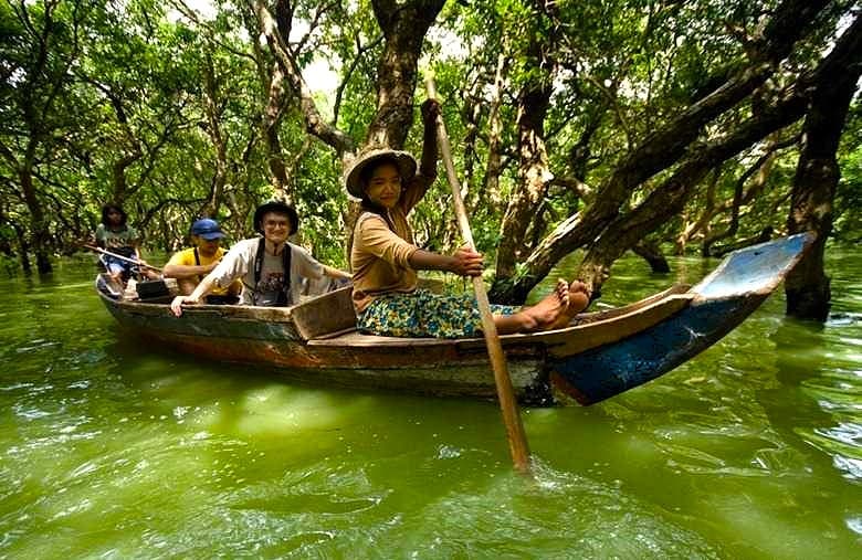 Floating Village-Mangrove Forest Private Tonle Sap Lake Boat Tour