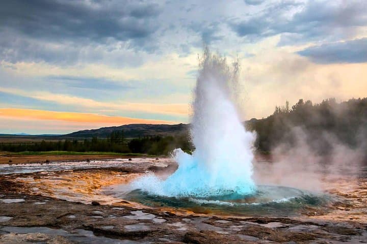 Golden Circle Private Sightseeing Tour in a luxury Mercedes Benz V-class