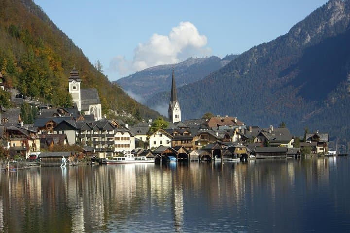 Private tour of Hallstatt and Salzburg through beautiful Alps