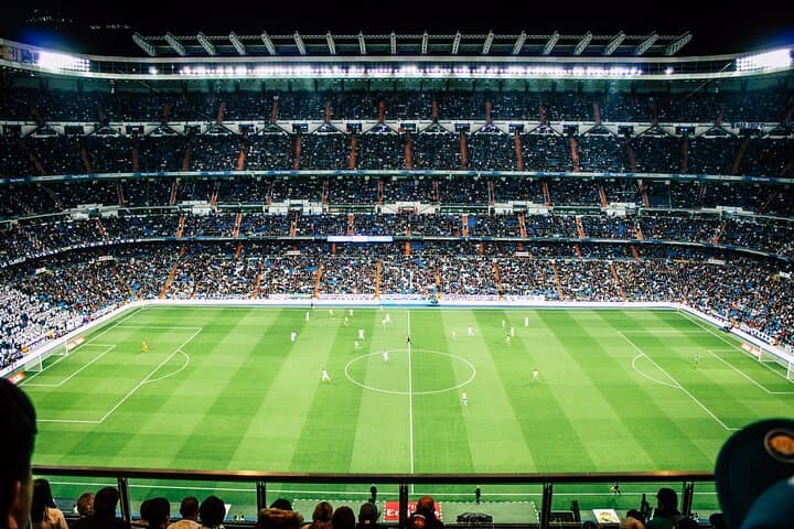 Madrid: Real Madrid football matchday experience with local