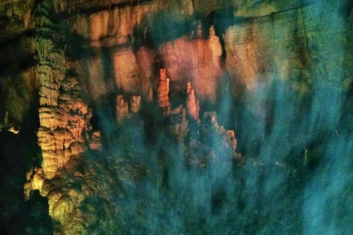 Discover Georgia’s Canyons: Waterfalls & Trails Tour