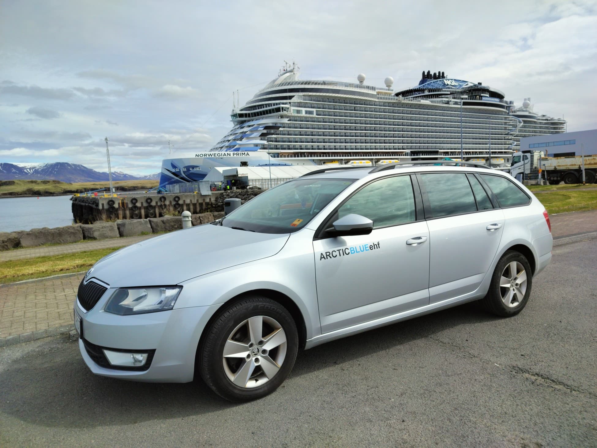 Private Transfer from Reykjavik to Keflavik Airport 