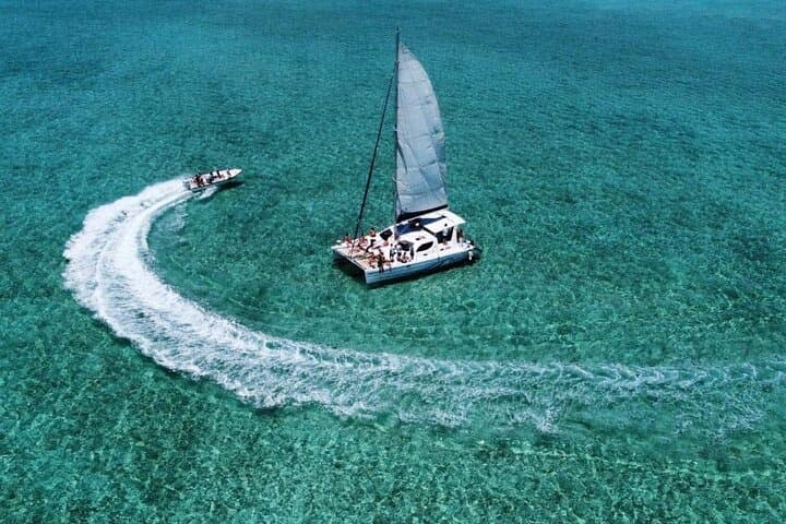 Full Day Île aux Cerfs Catamaran with Pick up and Drop off 