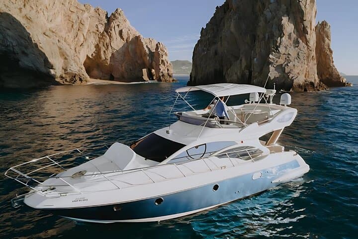Private Yacht Charter in Cabo San Lucas – Cruise to The Arch