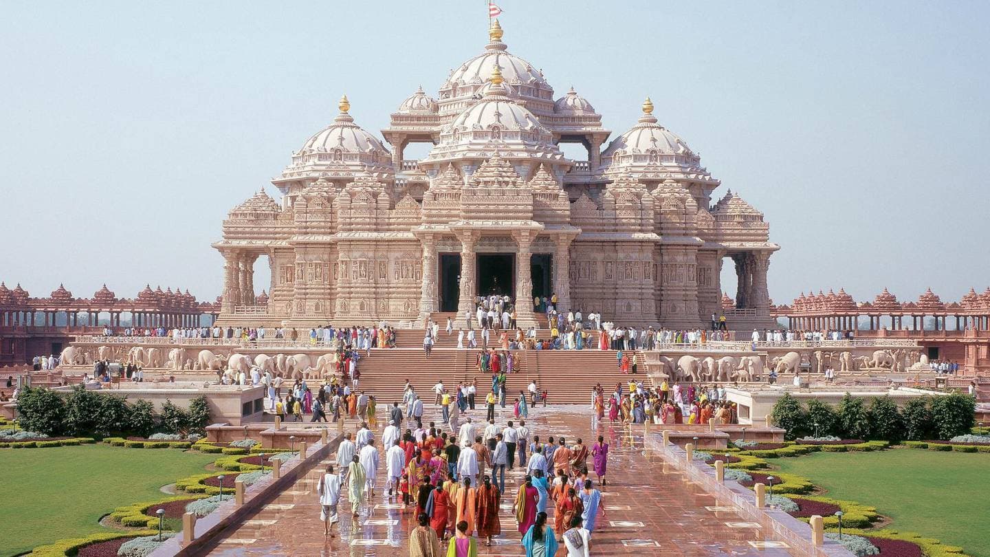 Abu Dhabi City Tour With Baps Hindu Mandir from Dubai