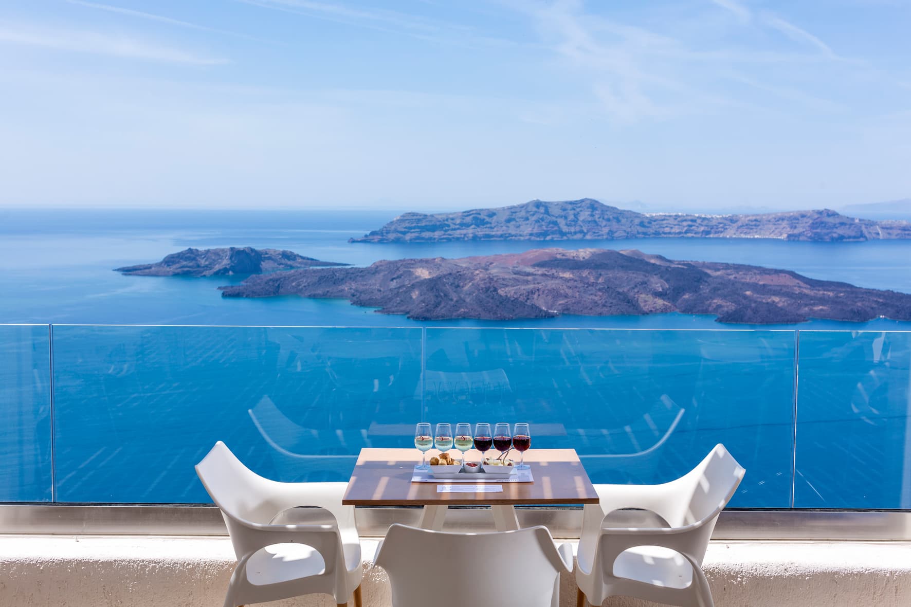 Small Group Santorini Discovery Tour with Lunch and Wine Tasting