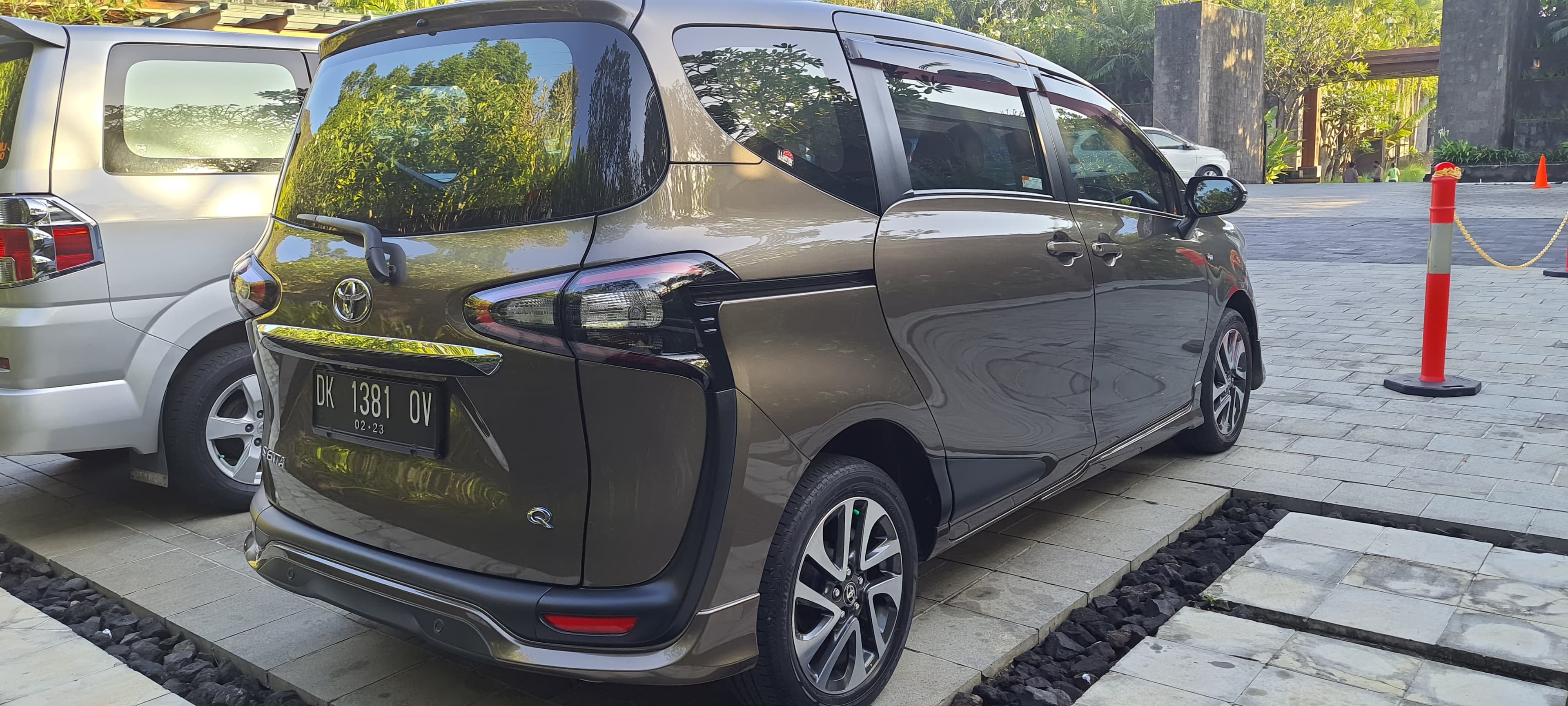 Bali Airport Transfer Check in or Check out Sanur Area Luxury Car