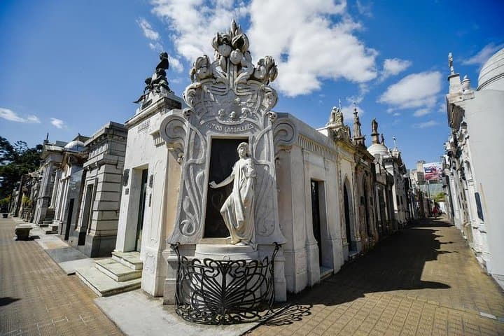 VACAYA Recoleta + Retiro Tour - Includes visit to unique Recoleta Cemetery