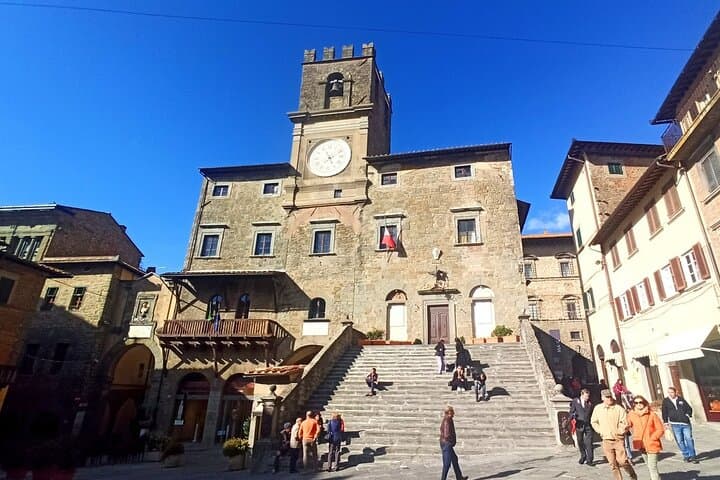Private Art & Wine Tour in Cortona & Montepulciano, with lunch & 2 wine tastings