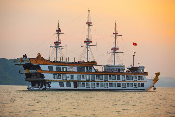 2-Day Luxury Dragon Legend Cruise Explore Bai Tu Long Bay