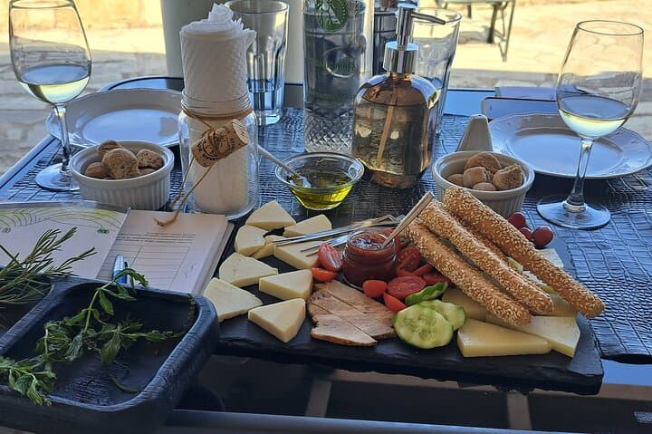 3 Hour Wine and Raki with Olive Oil Tasting in Heraklion 