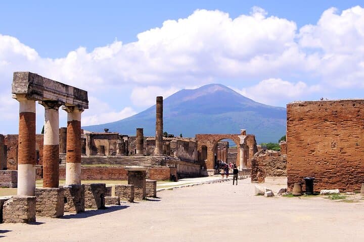 Ashes & Glory: Pompeii, Herculaneum & Vesuvius