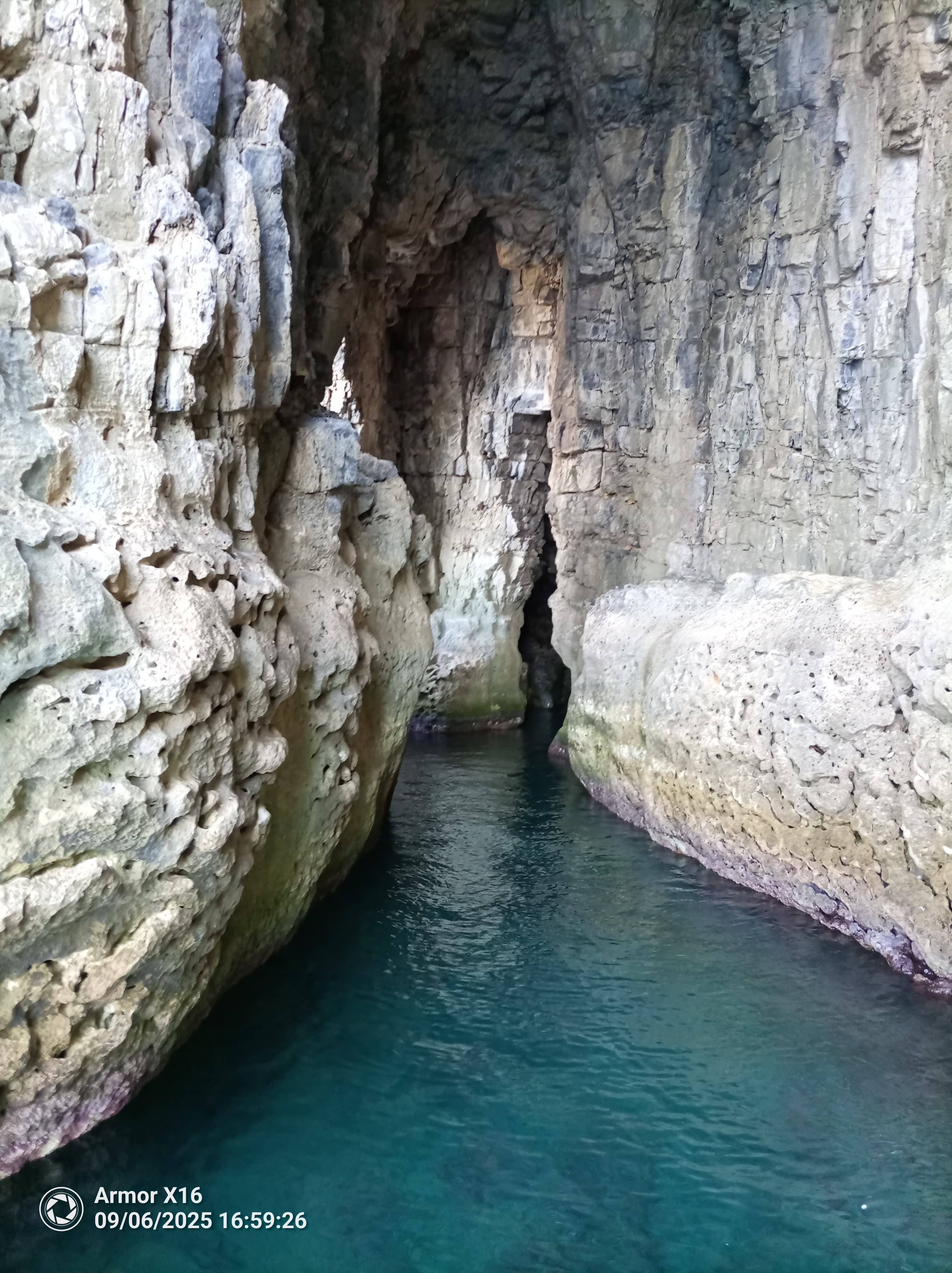 Cave & Snorkelling Experience (Bayliner M17) (3 hour)