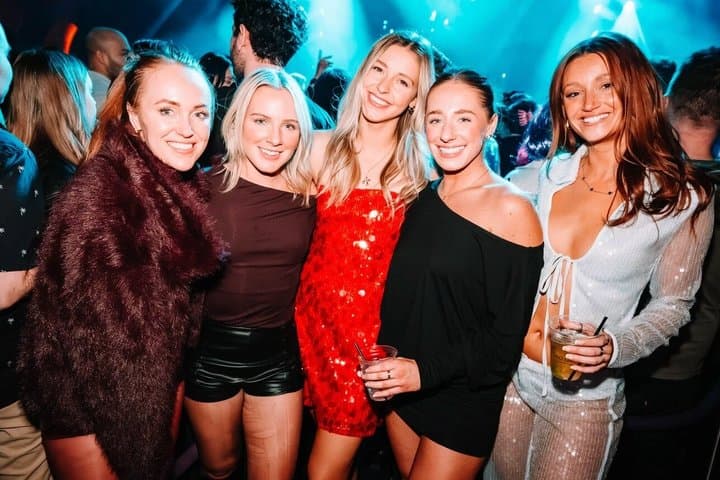 Bar Crawl Benidorm: 4 Venues 1 Night Including Karaoke & Drinks