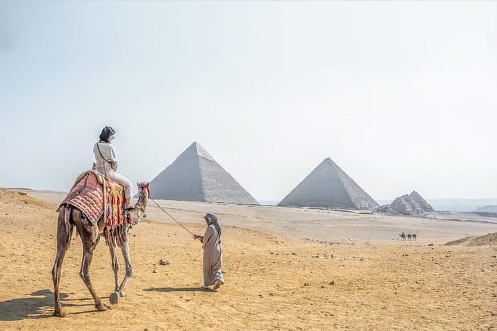 Hurghada to Cairo: Pyramids, Sphinx & Museum, Small Group Minivan