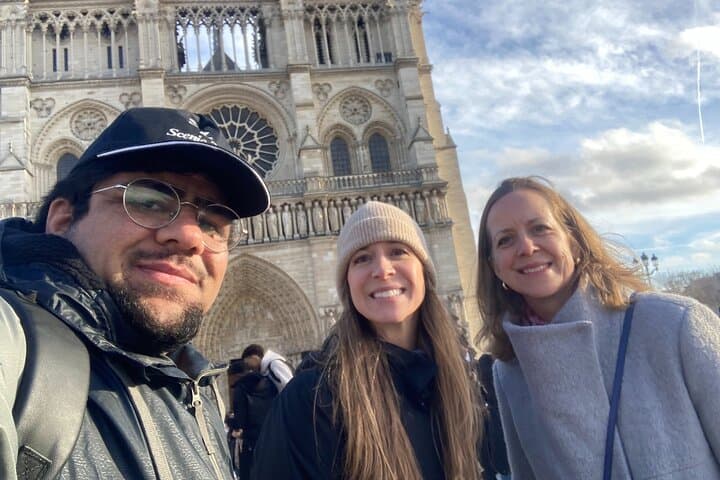 Private Notre-Dame walking Tour w/ Optional Sainte-Chapelle Entry
