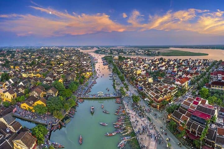 Explore Hoi An city or Da nang city with local guide 