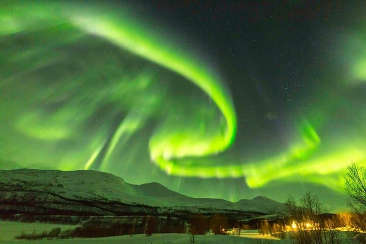 Northern Lights Bus Tour with Chocolate & Surprise guided in Chinese冰岛雷市中文极光团