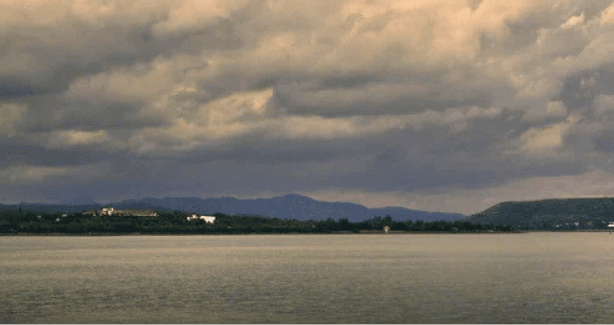 Pune: Sinhagad Fort & Zapurza Tour with Lunch (AC Car Tour)