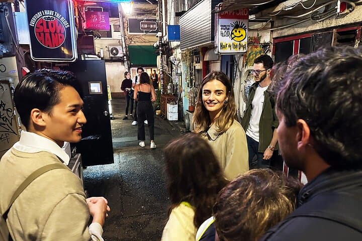 Tokyo: Shinjuku Historical Walking Tour & Secret Backstreets