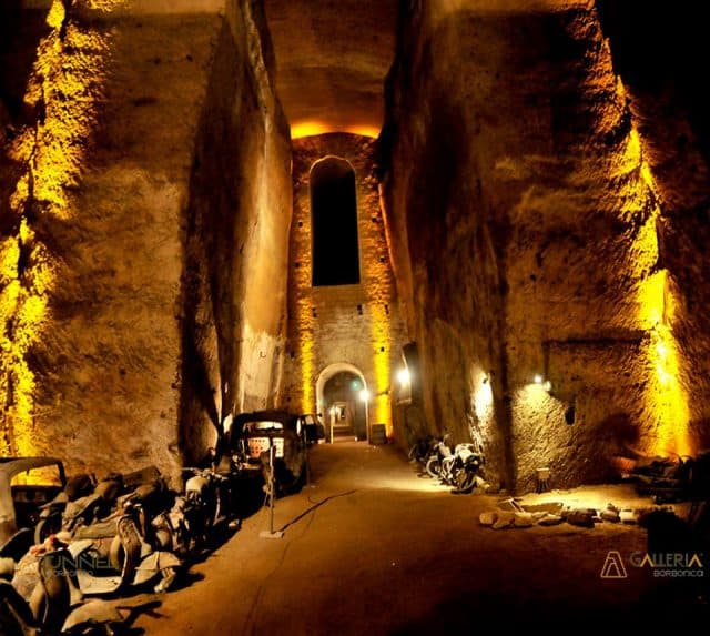 ROYAL NAPLES AND BOURBON TUNNEL guided walking-tour (ita/engl)