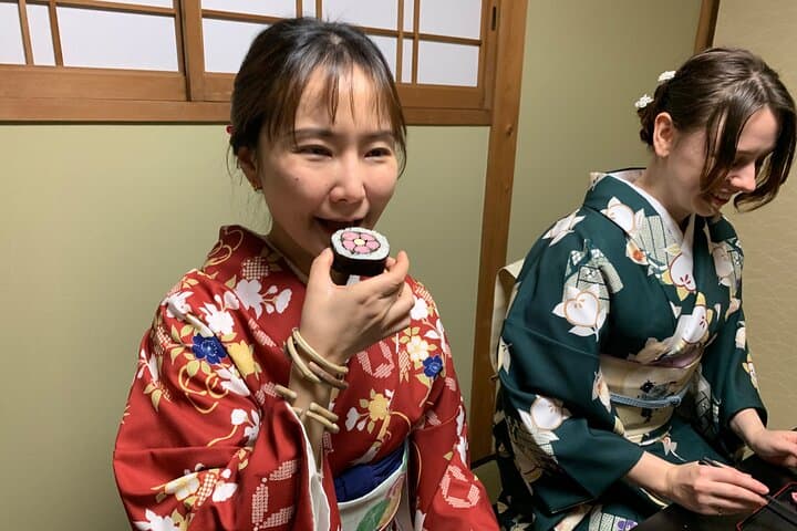 Kangetsu : Art Sushi Rolls Experience in 150 Years Old Townhouse Kyoto Ninenzaka