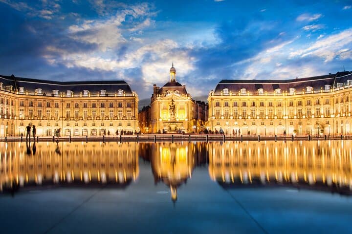Bordeaux Scavenger Hunt and Highlights Self-Guided Tour