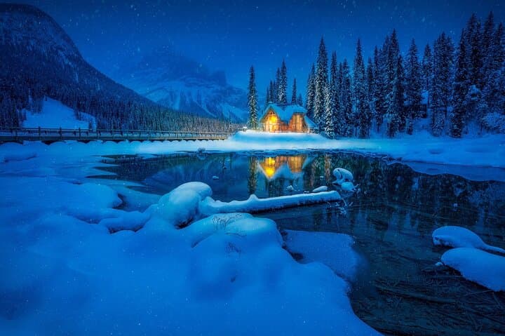 Winter Tour From Calgary Lake Louise Emerald Lake and Peyto Lake