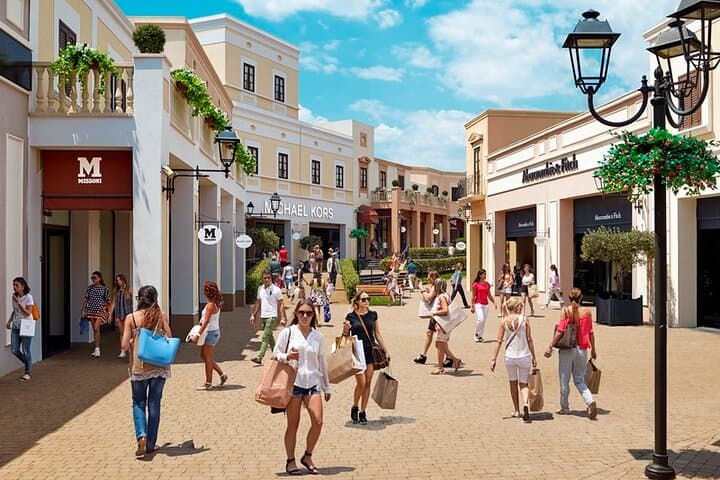 Private transportation to the Sicilia Outlet Village shopping