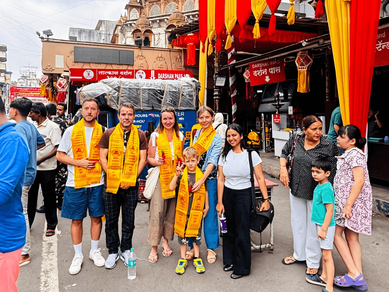 Pune: Sacred Sites Walking Tour with Local Snacks