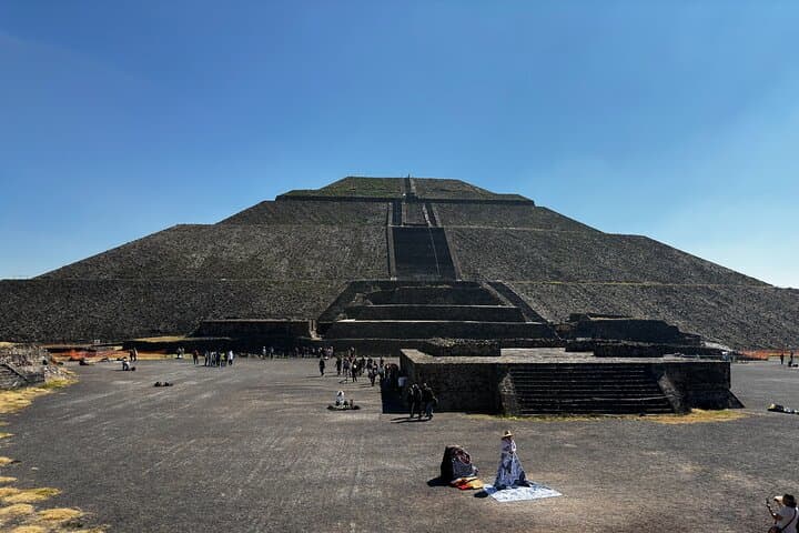 Teotihuacan Tour with Basilica of Guadalupe & Tlatelolco