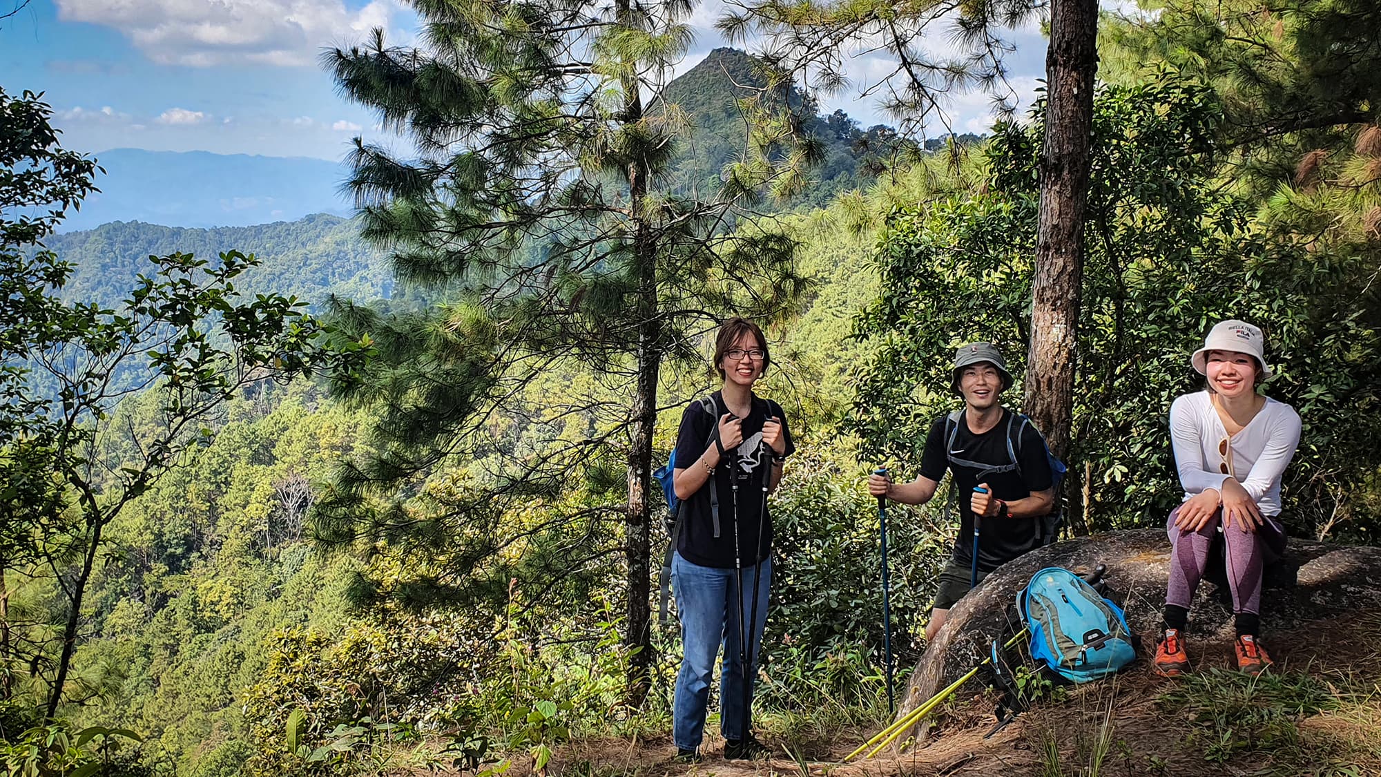 Trail to the Sea of Clouds