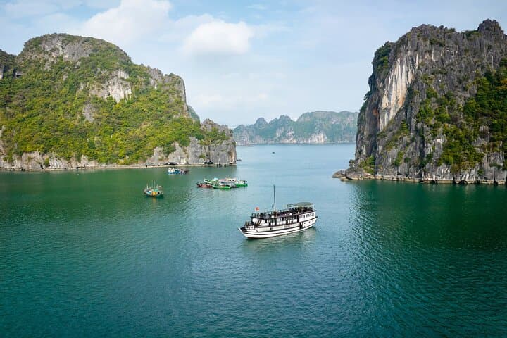 Hanoi: Bai Tu Long Discovery 2-Day Cruise Visit Untouched Beauty