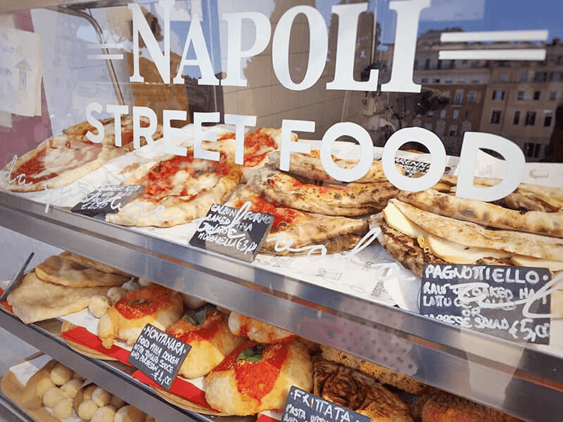 Guided tour of Naples combined with a street food tasting.