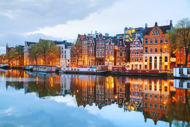 Private transfer from Rotterdam to Amsterdam, 2h Sightseeing Stop