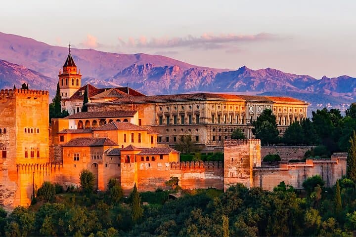 Granada Scavenger Hunt and Highlights Self Guided Tour