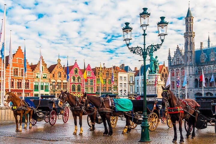 Bruges Highlights Private Trip from Paris with Boat and Beer