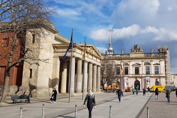 Explore Berlin History and Highlights Sightseeing Tour