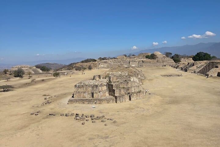 Full day tour to Monte Alba, Alebrijes and Black Pottery