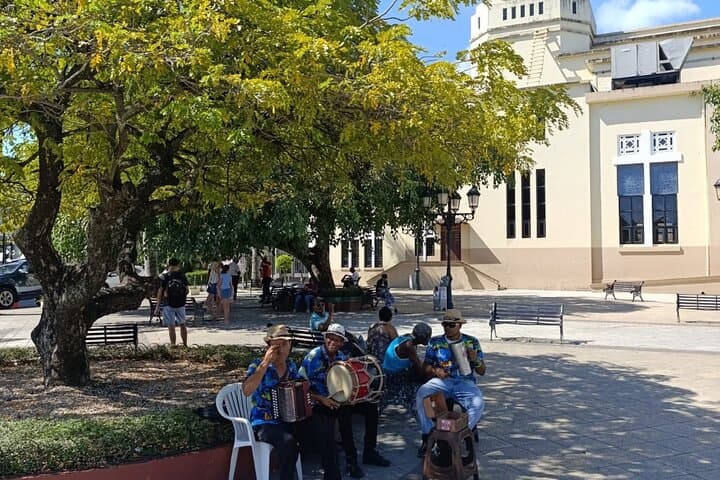 Puerto Plata City Tour and Beach Escape with Piña Colada 