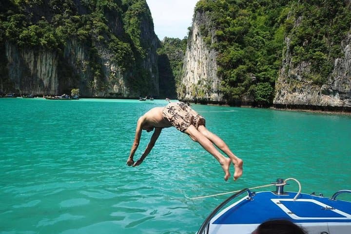 Phi Phi & Maya Bay PREMIUM Trip by Speedboat: Full Food & Pickup