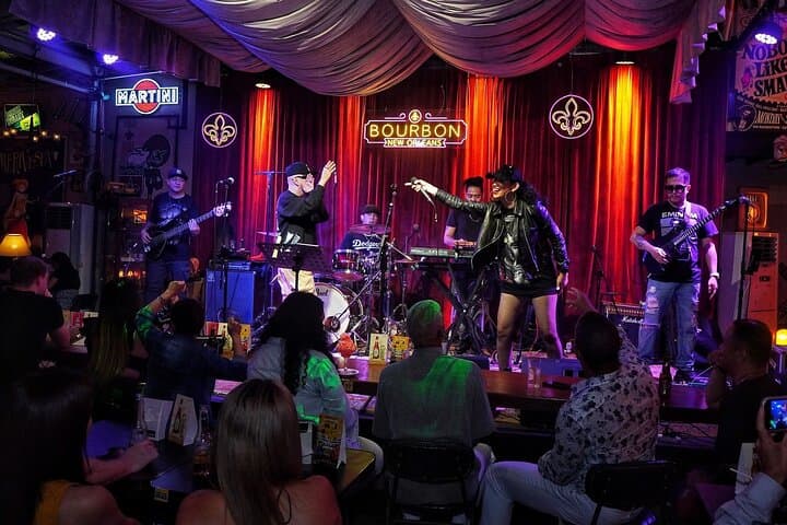 Makati: Music Clubs, Rooftops, and Go Go Bars Nightlife Tour