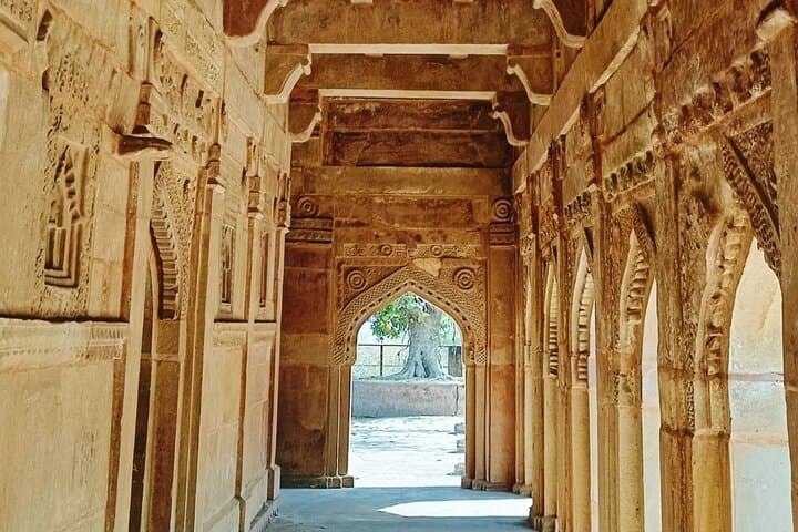 Chunar Fort & Rural Village Experience Day Trip from Varanasi