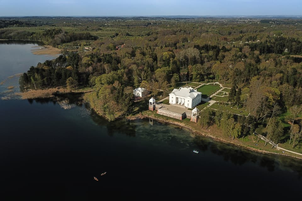CASTLE ISLAND - Premium guided canoe tour at Trakai Historical Park