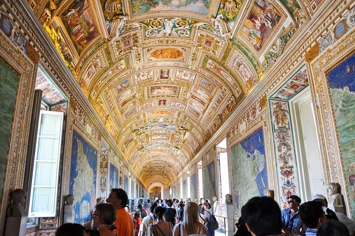 Vatican Museum Guided Tour with Sistine Chapel