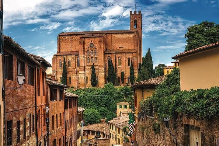 Shore excursion from Livorno to Siena and San Gimignano by private minivan