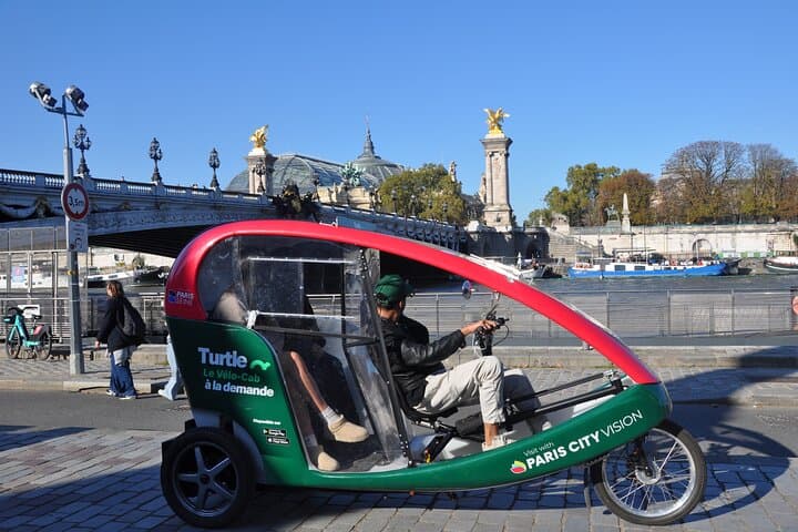 Private City-Tour by rickshaw bike in Paris : The "Napoléon"
