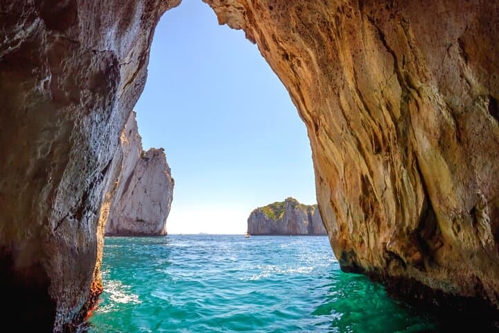 Group tour: Capri & Grotto Blu experience