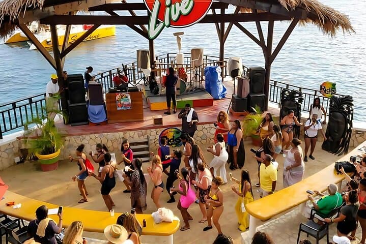 Negril Catamaran: Adults Sunset Party with Drinks & DJ