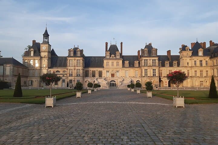 Fontainebleau and Vaux-le-Vicomte Private Tour from Paris